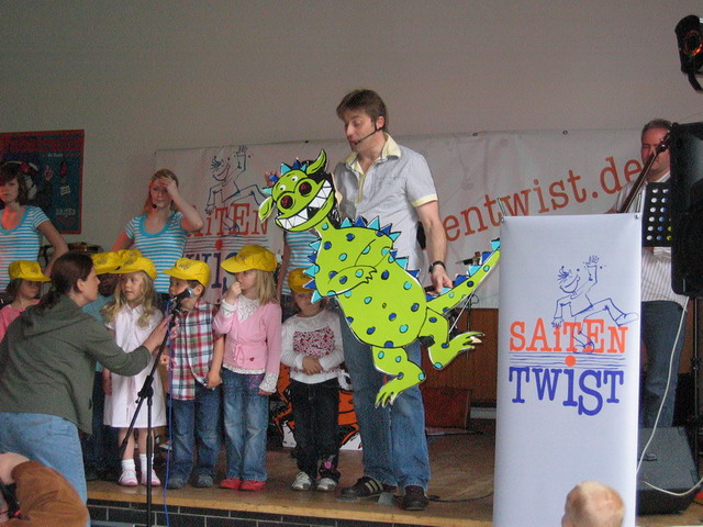 gal/2008/2008 Saitentwist Gemeindesaal 25 Mai Mirjamhaus/2008 Saitentwist Gemeindesaal 25.Mai. Mirjamhaus. 081 (12).jpg
